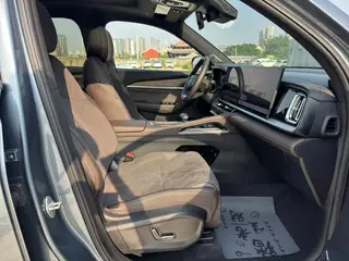 Geely Monjaro 2026 2.0TD High-power automatic four-wheel drive oriental obsidian full moon version interior photo 9 Geely Monjaro 2026 2.0TD High-power automatic four-wheel drive oriental obsidian full moon version interior photo 9