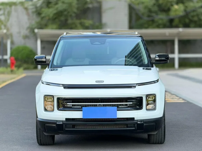 Geely ICON 2026 1.5TD Chocolate Alcohol Edition exterior foto 3