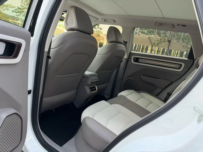 Geely ICON 2026 1.5TD Chocolate Alcohol Edition interior foto 8
