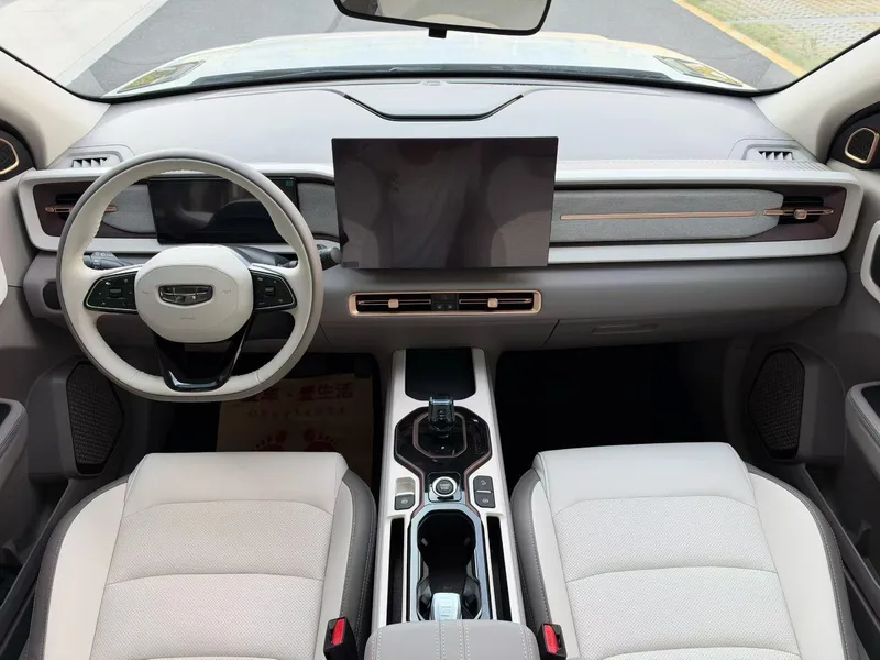 Geely ICON 2026 1.5TD Chocolate Alcohol Edition interior foto 9
