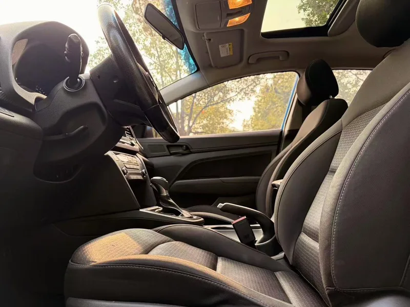 Hyundai Elantra Lingdong 2018 1.4T Double embrayage et éblouissement Type de vitalité intérieur photo 10