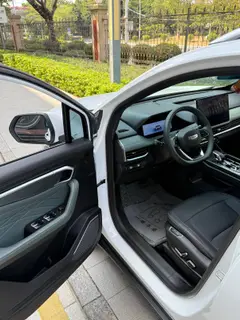 Geely Okavango L 2024 2.0TD DCT Modelo insignia interior foto 6 Geely Okavango L 2024 2.0TD DCT Modelo insignia interior foto 6
