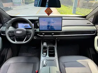 Geely Okavango L 2024 2.0TD DCT Modelo insignia interior foto 7 Geely Okavango L 2024 2.0TD DCT Modelo insignia interior foto 7