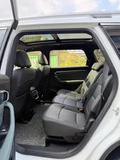 Geely Okavango L 2024 2.0TD DCT Modelo insignia interior foto 8 Geely Okavango L 2024 2.0TD DCT Modelo insignia interior foto 8