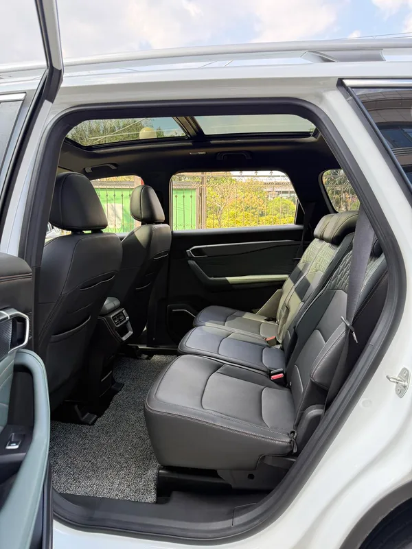 Geely Okavango L 2024 2.0TD DCT Modelo insignia interior foto 8 Geely Okavango L 2024 2.0TD DCT Modelo insignia interior foto 8