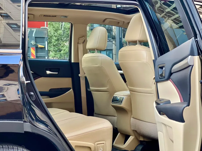 Toyota Highlander 2015 2.0T Edición de lujo con tracción en las cuatro ruedas 7 Asiento interior foto 13 Toyota Highlander 2015 2.0T Edición de lujo con tracción en las cuatro ruedas 7 Asiento interior foto 13