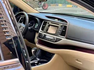 Toyota Highlander 2015 2.0T Edición de lujo con tracción en las cuatro ruedas 7 Asiento interior foto 14 Toyota Highlander 2015 2.0T Edición de lujo con tracción en las cuatro ruedas 7 Asiento interior foto 14