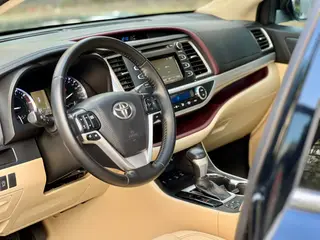 Toyota Highlander 2015 2.0T Edición de lujo con tracción en las cuatro ruedas 7 Asiento interior foto 18 Toyota Highlander 2015 2.0T Edición de lujo con tracción en las cuatro ruedas 7 Asiento interior foto 18
