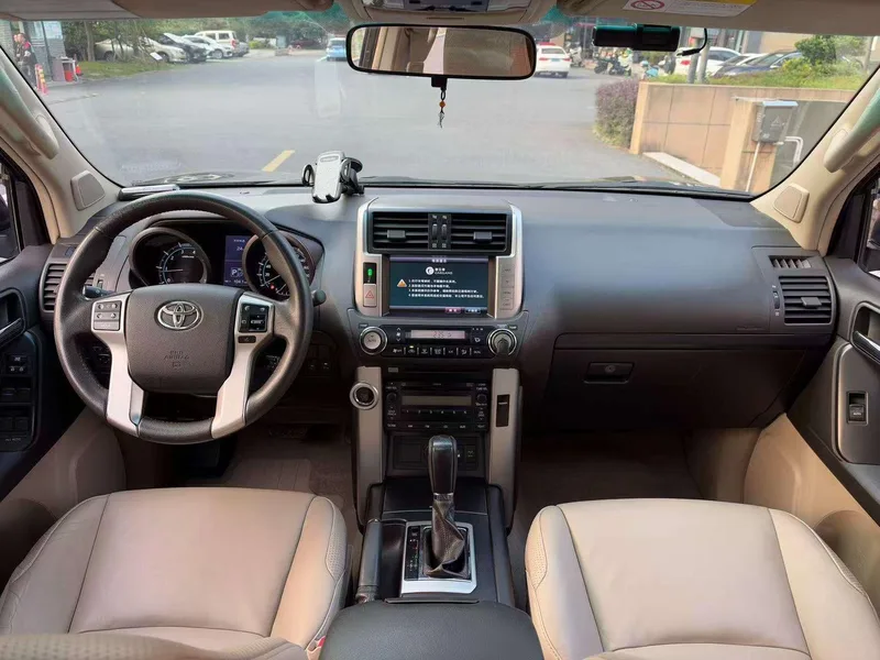 Toyota Prado 2010 4.0L Automático TX-L interior foto 13 Toyota Prado 2010 4.0L Automático TX-L interior foto 13