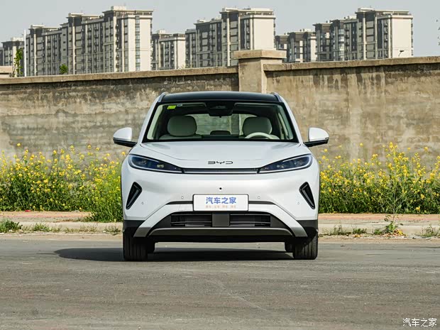 BYD Sea Lion 05 DM-i vue avant angle 3/4