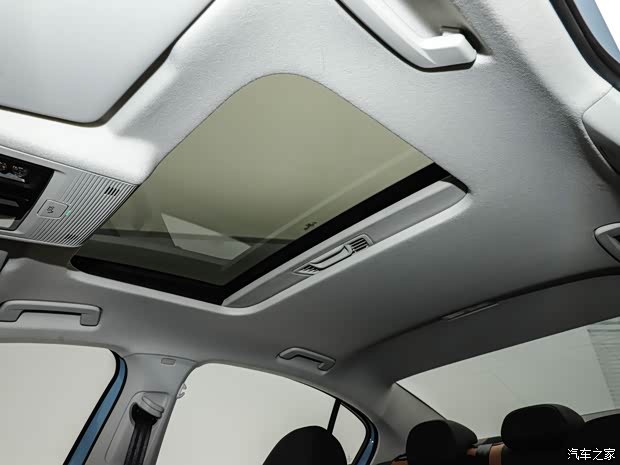 Interior: New Minimalist Style, Smart Interaction Onboard