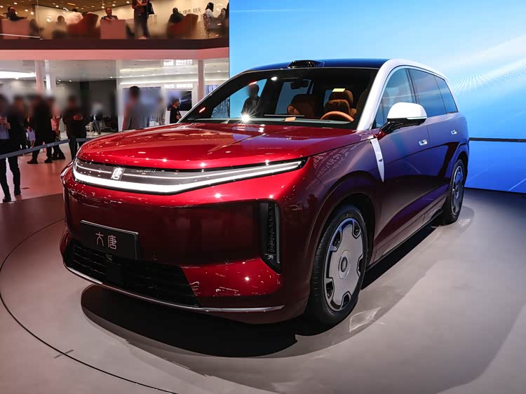 Coup de maître au Salon de Pékin ! Le BYD Tang EV est pré-vendu à partir de 36 765 $, avec une autonomie de 950 km et 7 places spacieuses - Image
