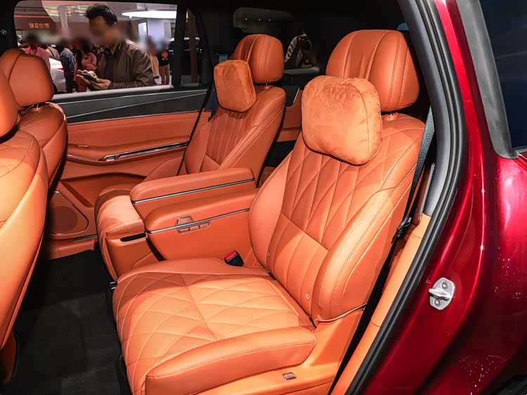 Coup de maître au Salon de Pékin ! Le BYD Tang EV est pré-vendu à partir de 36 765 $, avec une autonomie de 950 km et 7 places spacieuses - Image