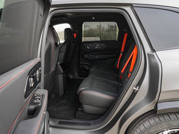 Présentation le 17 avril : la Zeekr 8X, SUV électrique à architecture 900V, annoncée à partir de 376 800 yuans