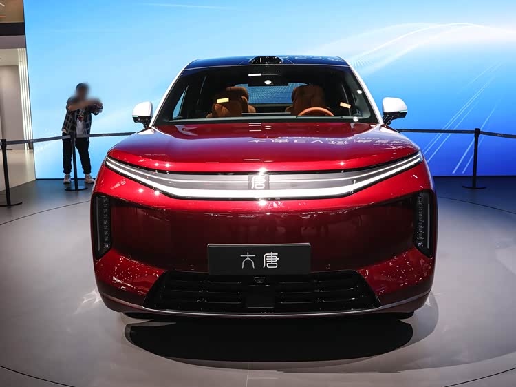 Coup de maître au Salon de Pékin ! Le BYD Tang EV est pré-vendu à partir de 36 765 $, avec une autonomie de 950 km et 7 places spacieuses - Image