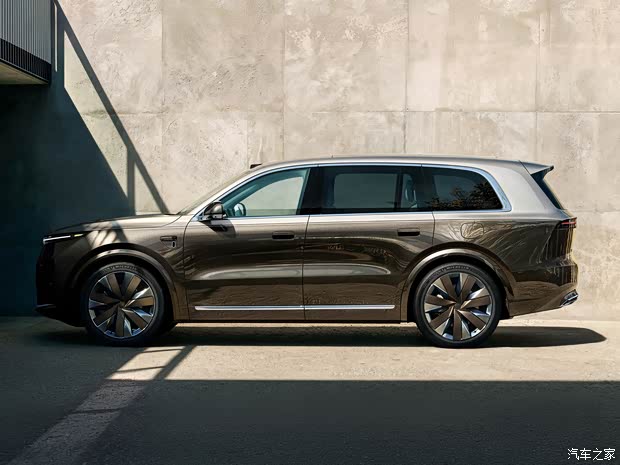 Li Xiang personally tests capacitive anti-pinch function of power-closing doors – Image