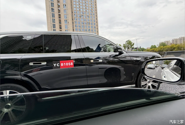 Facelifted AITO M9 Spotted: Larger Dimensions, Enhanced Range