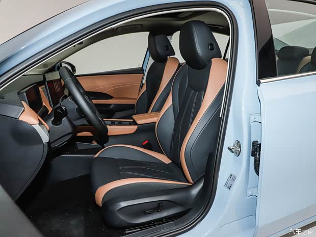 Interior: New Minimalist Style, Smart Interaction Onboard