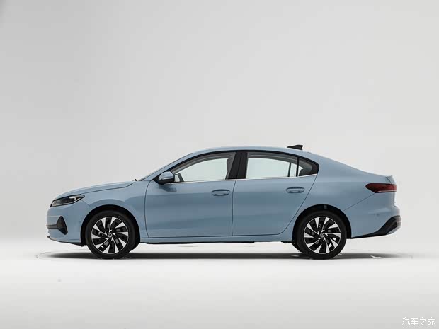 Exterior: Continues Family Styling, Smaller Dimensions than Sagitar L