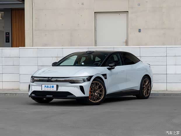 103 kWh quatre roues motrices Ultra | 24.39 | 23.39 | Image