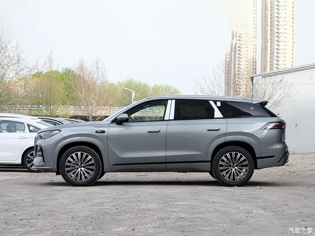 2.0T+8AT Falcon 500 Edition | 17.99 | 16.69 | Imagen