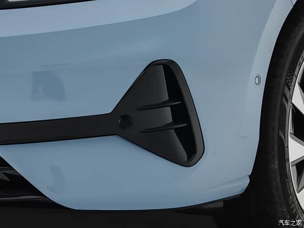 Exterior: Continues Family Styling, Smaller Dimensions than Sagitar L