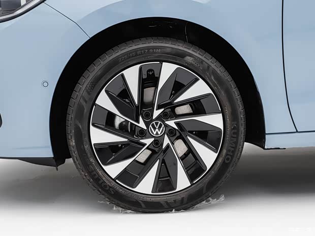 Exterior: Continues Family Styling, Smaller Dimensions than Sagitar L