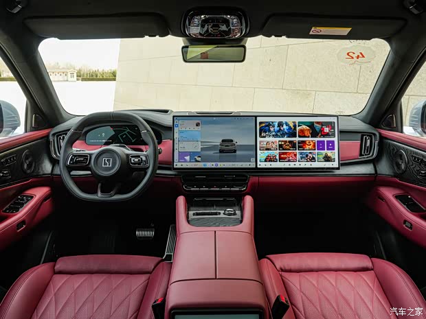 **Интерьер: Акцент на роскошь, задний ряд предлагает 5D-кинотеатр изображение**