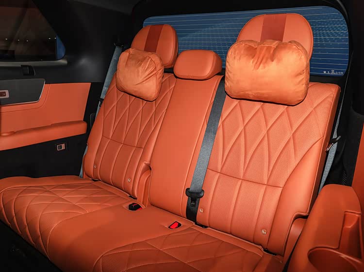 Coup de maître au Salon de Pékin ! Le BYD Tang EV est pré-vendu à partir de 36 765 $, avec une autonomie de 950 km et 7 places spacieuses - Image