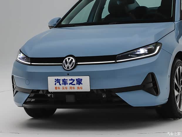 Exterior: Continues Family Styling, Smaller Dimensions than Sagitar L