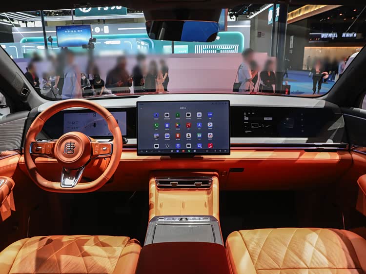 Coup de maître au Salon de Pékin ! Le BYD Tang EV est pré-vendu à partir de 36 765 $, avec une autonomie de 950 km et 7 places spacieuses - Image