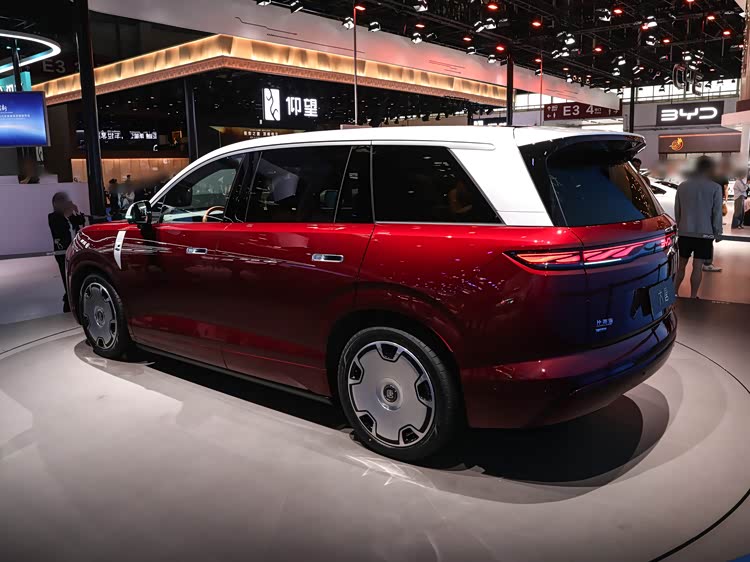 La motorisation et le châssis sont un autre aspect intéressant de ce véhicule. - Image