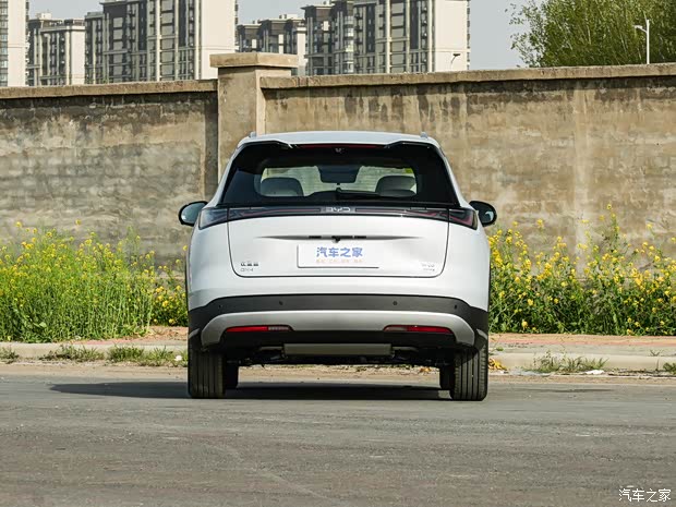 BYD Sea Lion 05 DM-i vue arrière angle 3/4