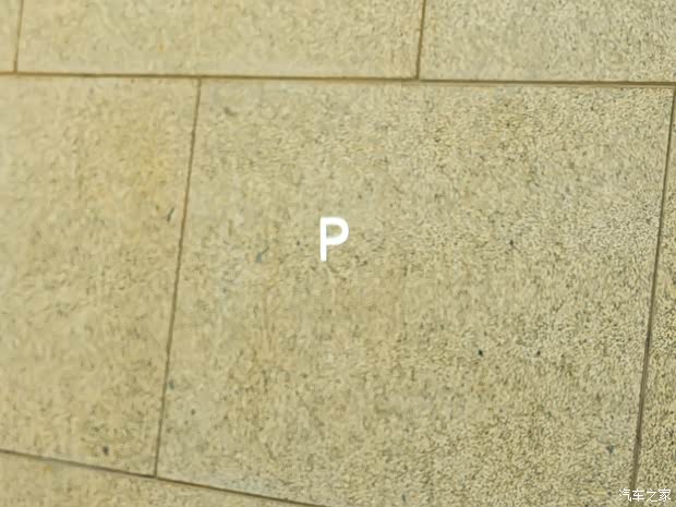 **Интерьер: Акцент на роскошь, задний ряд предлагает 5D-кинотеатр изображение**