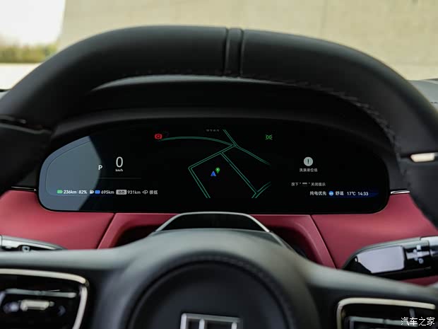 **Интерьер: Акцент на роскошь, задний ряд предлагает 5D-кинотеатр изображение**